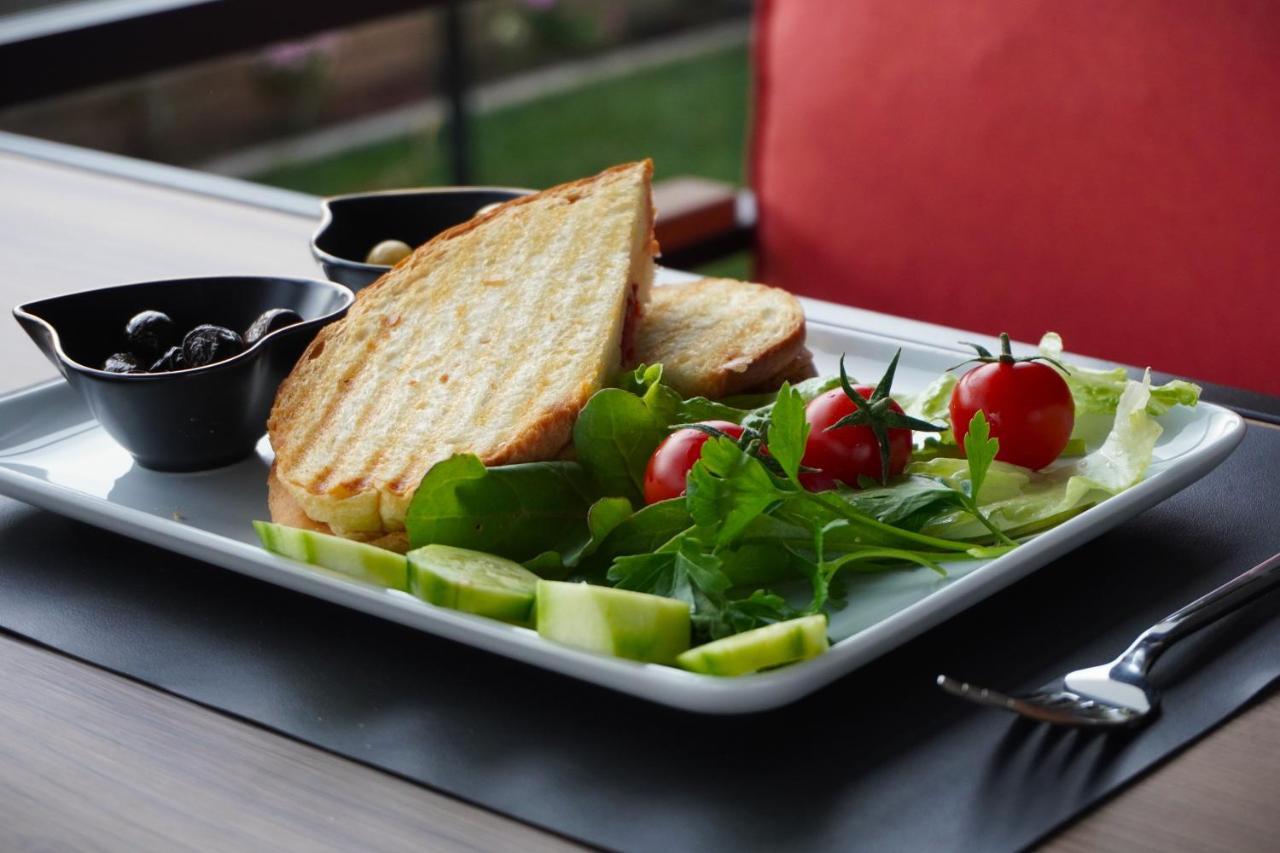 Reynabe Boutique Hotel Дикили Екстериор снимка